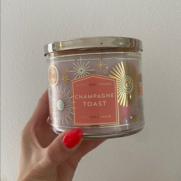 Bath & Body Works Champagne Toast scented candle cozy home vibe gold celebration - Picture 3 of 16